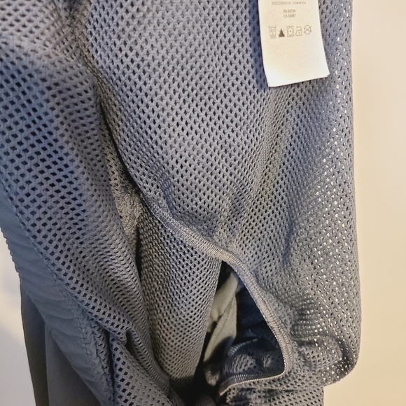 Columbia | Women's Gray/Blue Omni-Shade Hiking Shorts (Size XL or 8L) - Picture 7 of 14